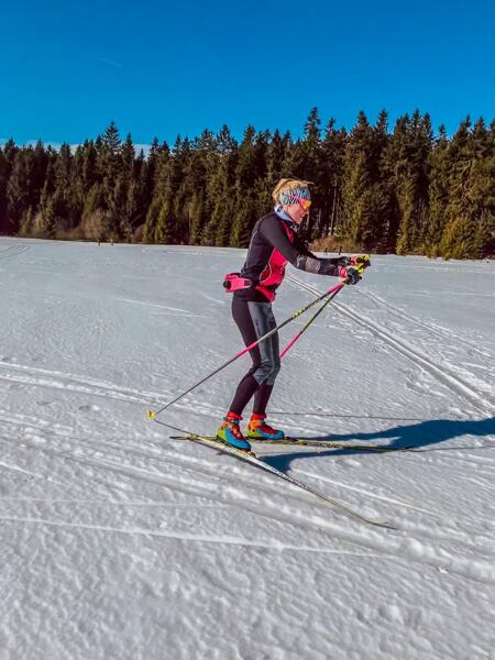 Hannah Alison - Větruodolné přední panely ochrání stehna i kolena